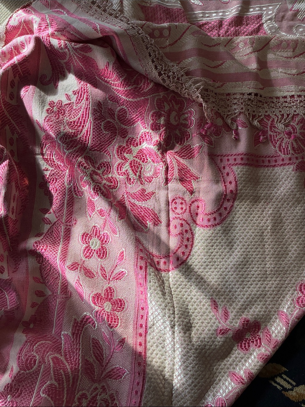 Antique Pink Jacquard Throw with Lace Border Made in Italy